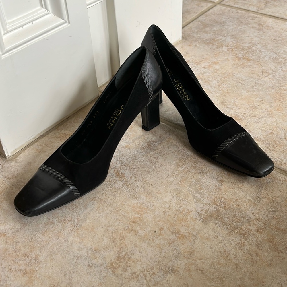 St. John ladies black suede & leather pumps 7.5 AA